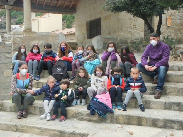 L'escola de Vistabella a les escaletes del Loreto novembre 2020 Imatge maria José Olària Ibañez