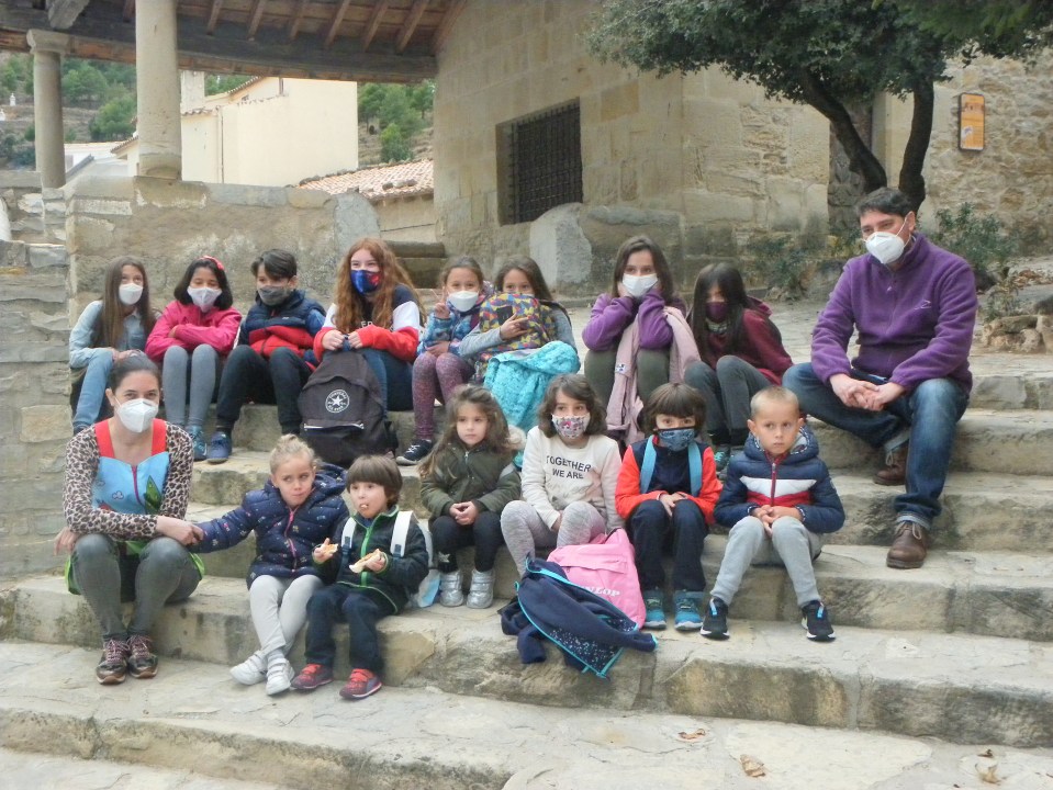 L'escola de Vistabella a les escaletes del Loreto novembre 2020 Imatge maria José Olària Ibañez