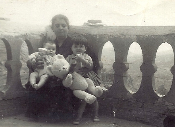 Agost 1960. Fons familiar Elvira Pitarch Edo